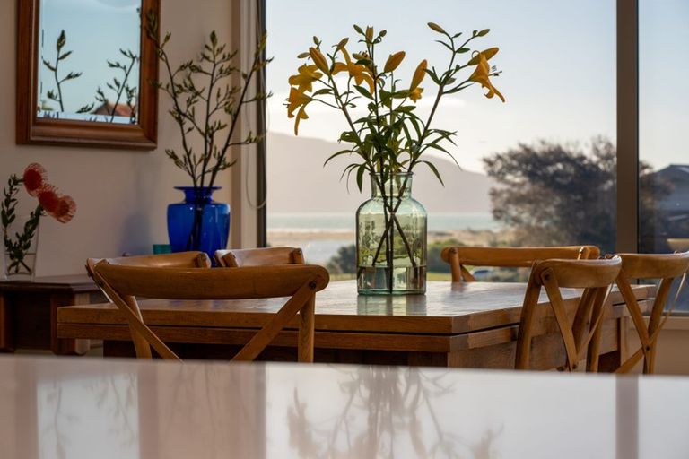 Photo of property in 116 Queens Road, Waikanae Beach, Waikanae, 5036