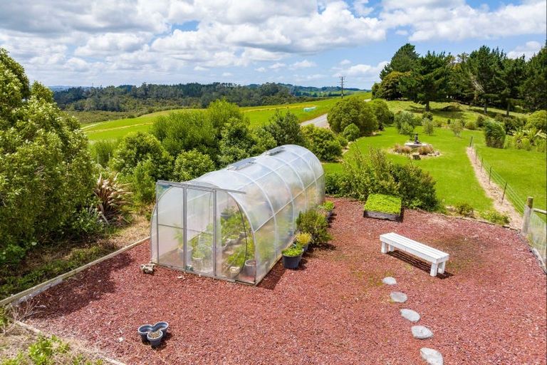 Photo of property in 24 Karakanui Road, Tinopai, Matakohe, 0593