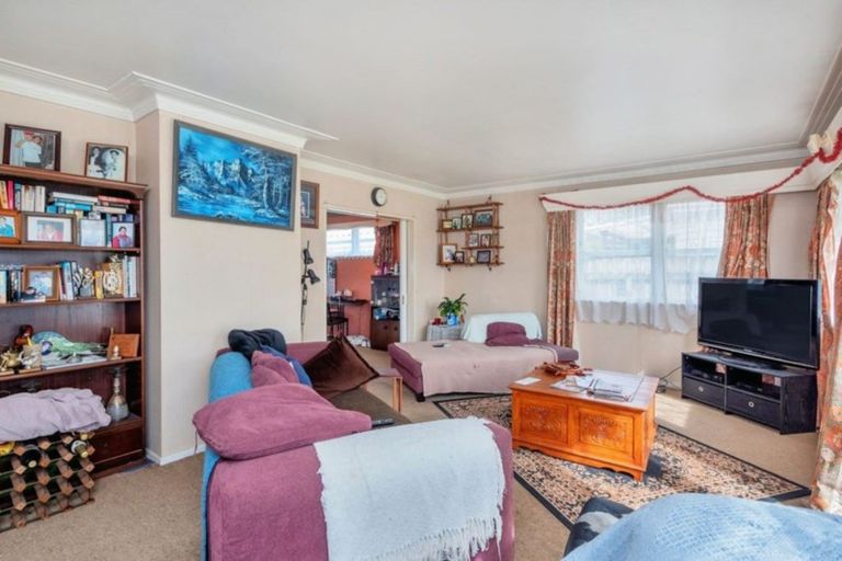 Photo of property in 15 Trentham Road, Papakura, 2110