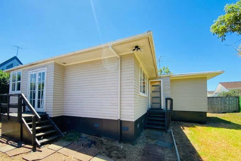 Photo of property in 72 Mckenzie Road, Mangere Bridge, Auckland, 2022