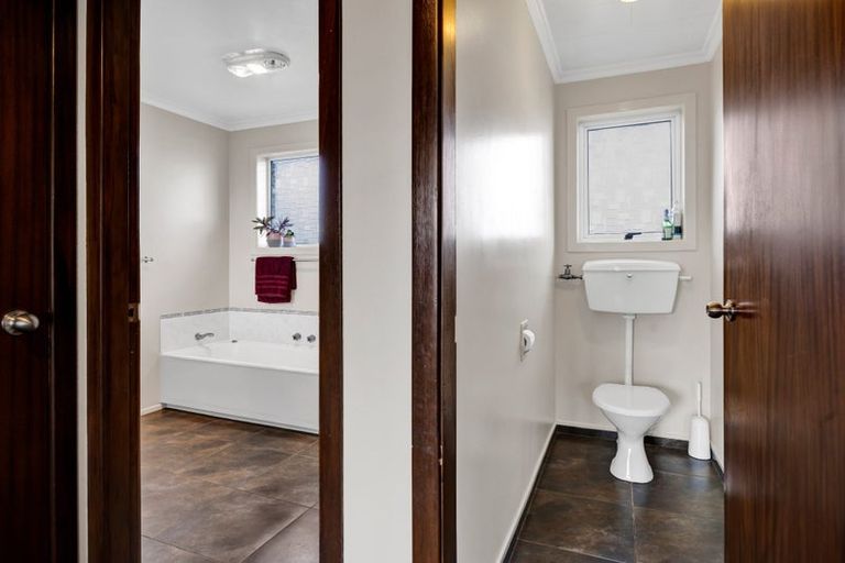 Photo of property in 18 Oberon Street, Stratford, 4332