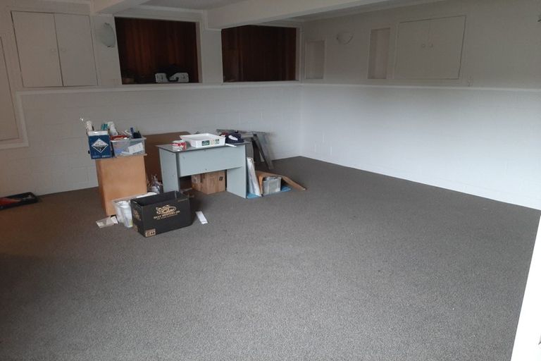 Photo of property in 2/10 Pickwick Parade, Mellons Bay, Auckland, 2014