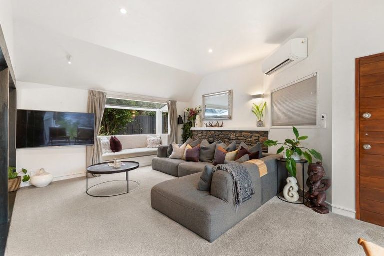 Photo of property in 32 Evergreen Place, Sunshine Bay, Queenstown, 9300