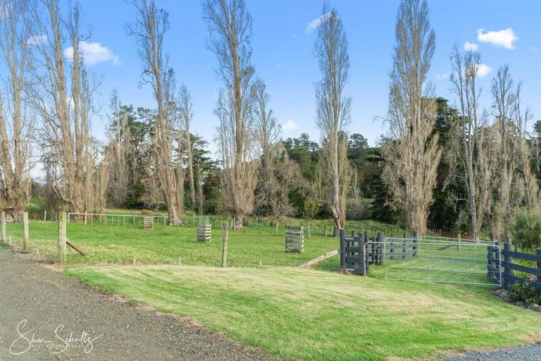 Photo of property in 86 Matakohe Wharf Road, Matakohe, 0593