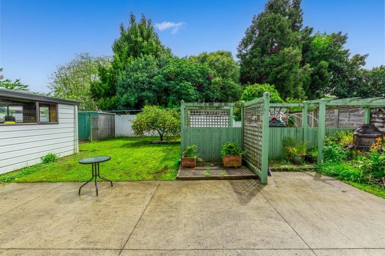 Photo of property in 16 Willis Road, Papakura, 2110