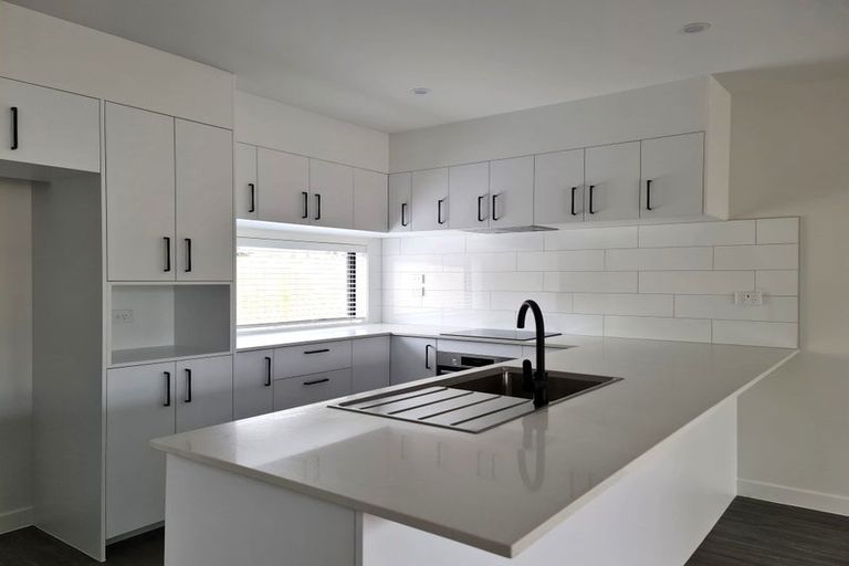 Photo of property in 6 Whakahui Lane, Mangere Bridge, Auckland, 2022