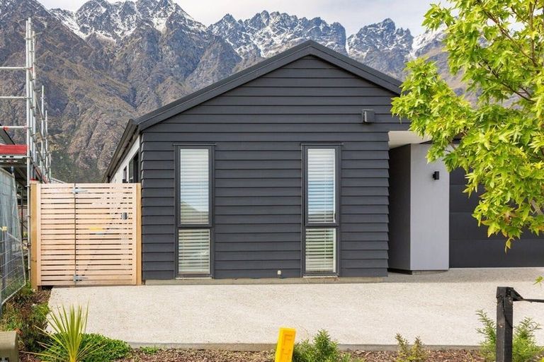 Photo of property in 9 Collie Road, Jacks Point, 9371