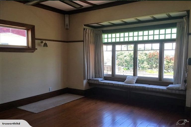 Photo of property in 2/4 Marine Terrace, Bayswater, Auckland, 0622