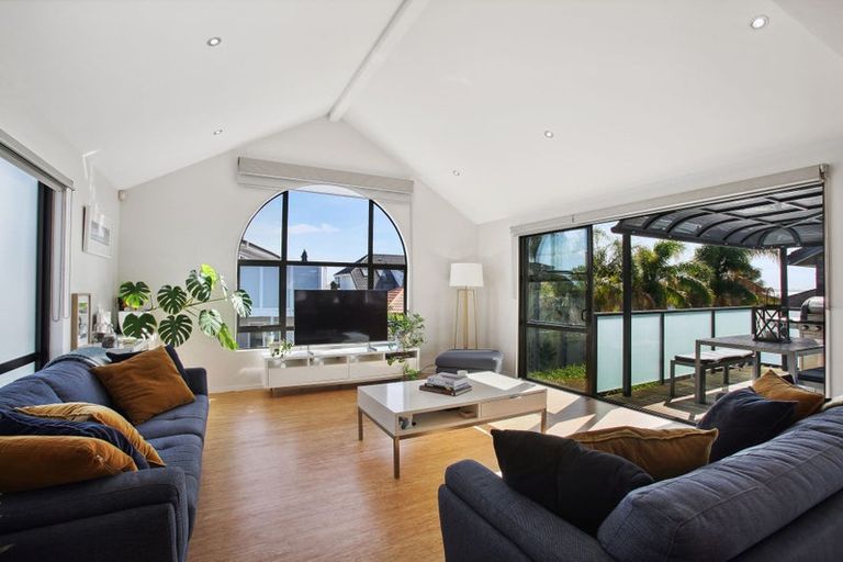 Photo of property in 21 Waller Avenue, Bucklands Beach, Auckland, 2012