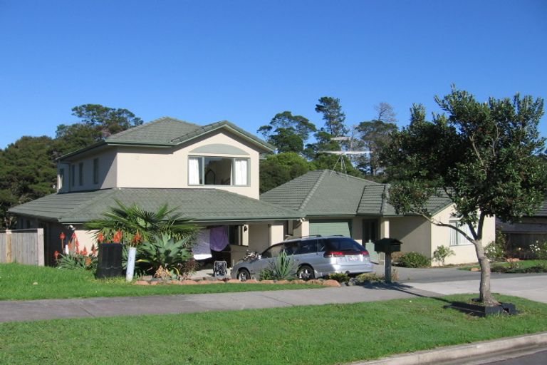 Photo of property in 28 Kinleith Way, Albany, Auckland, 0632