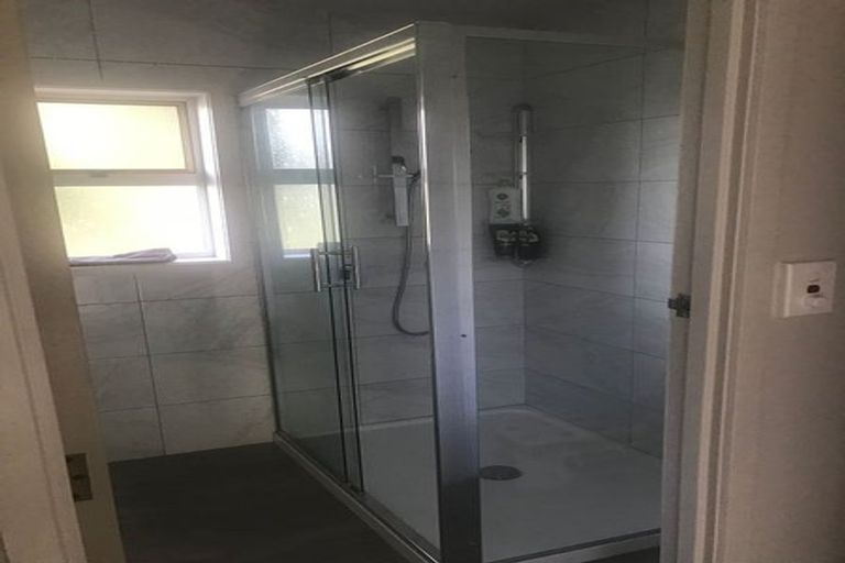 Photo of property in 1/32 Northcote Road, Takapuna, Auckland, 0622