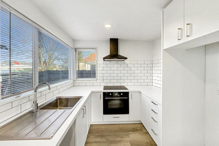 Photo of property in 3/2 Broadbent Street, Riccarton, Christchurch, 8041