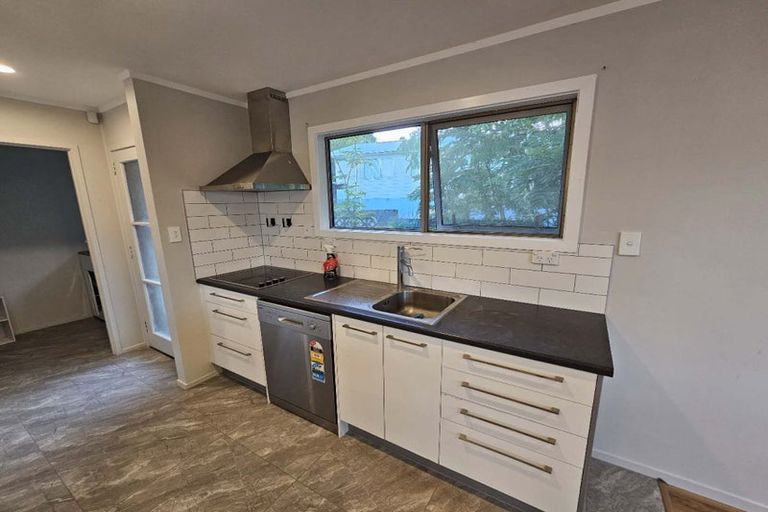 Photo of property in 3 Arde Place, Massey, Auckland, 0614