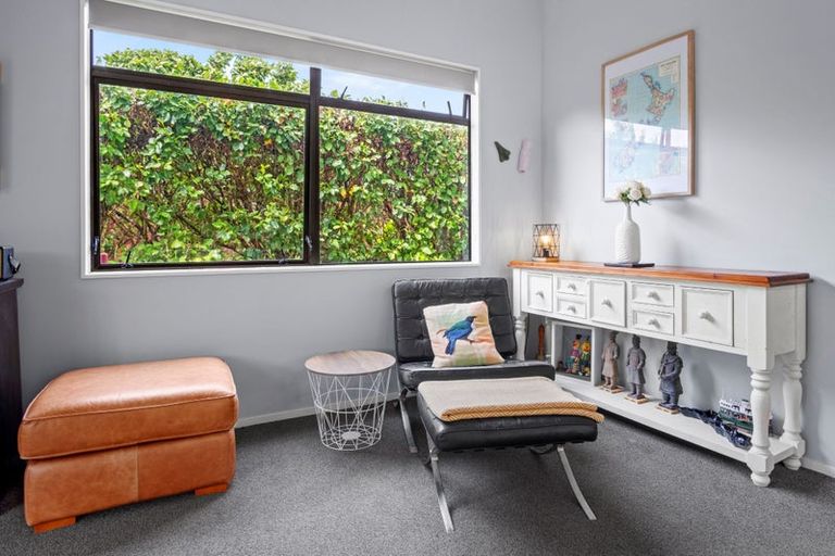 Photo of property in 1/25a Beach Road, Te Atatu Peninsula, Auckland, 0610