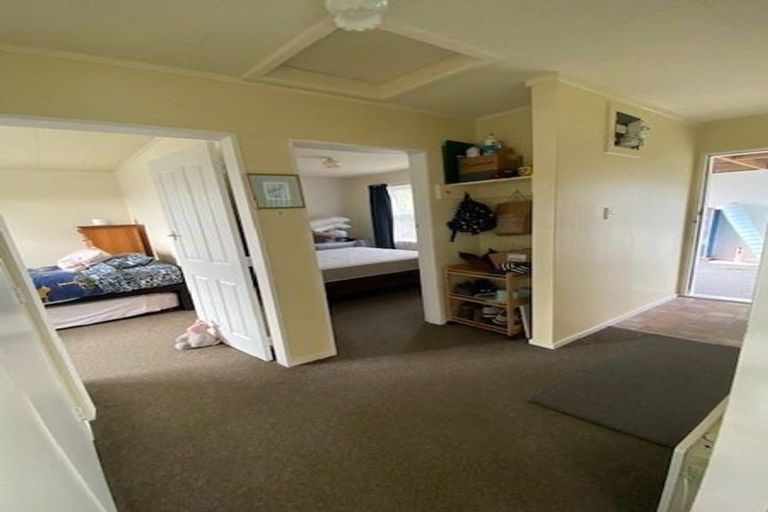 Photo of property in 2/24 Bell Street, Tawa, Wellington, 5028