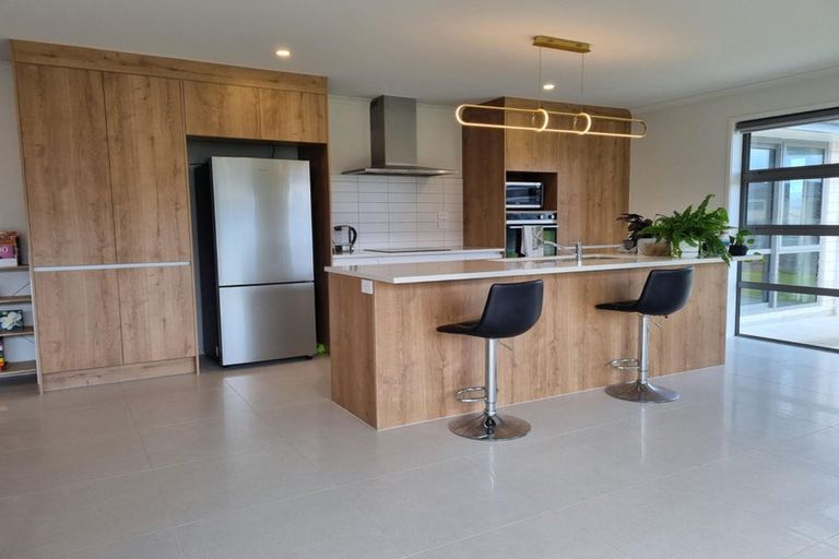 Photo of property in 28 Kitemaunga Avenue, One Tree Point, 0118