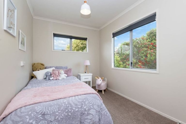 Photo of property in 19 Judkins Crescent, Cockle Bay, Auckland, 2014