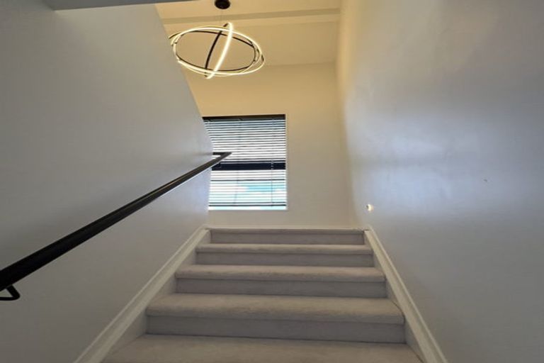 Photo of property in 3 Wyon Way, Flat Bush, Auckland, 2016