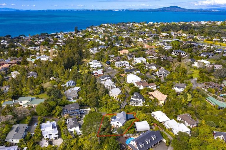 Photo of property in 100 Kowhai Road, Campbells Bay, Auckland, 0630