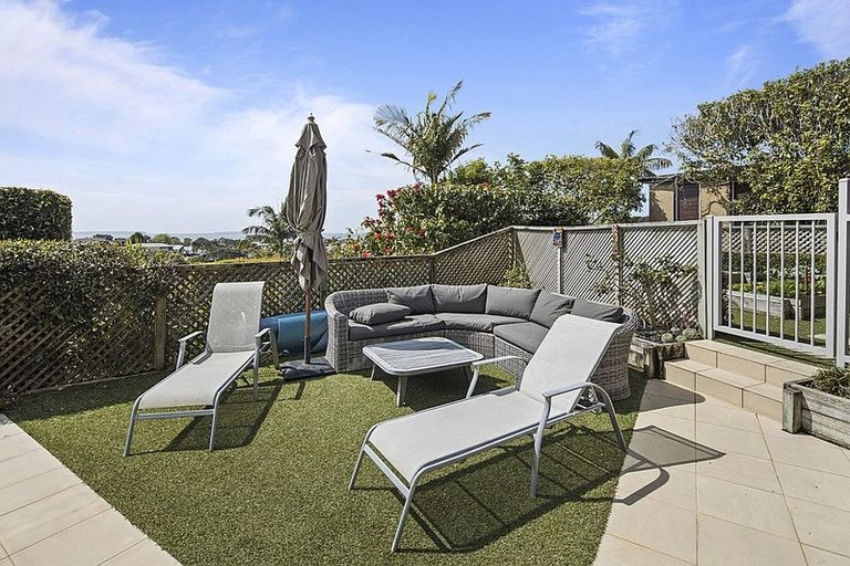 Photo of property in 9 Rahopara Street, Castor Bay, Auckland, 0620