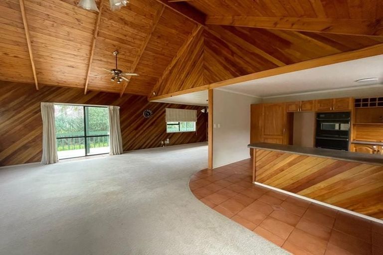 Photo of property in 14 Chablis Place, Henderson, Auckland, 0612