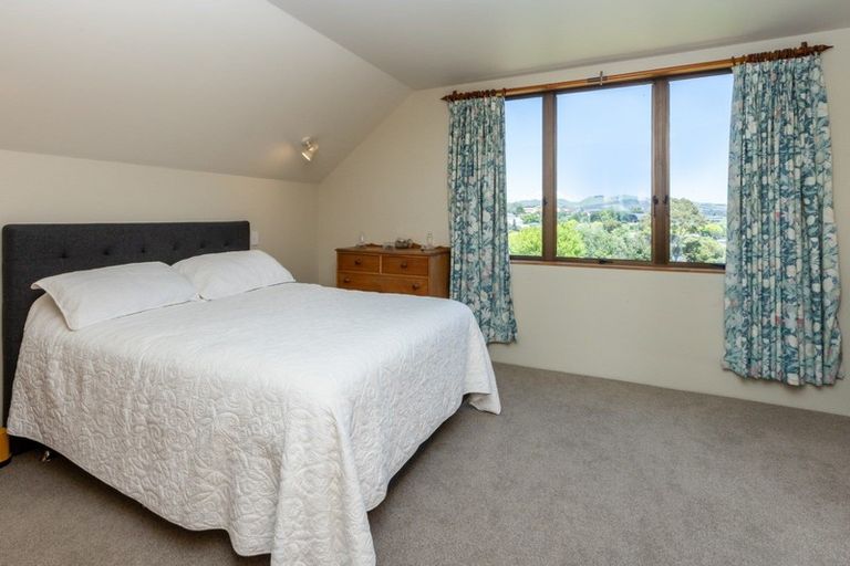 Photo of property in 12 Busby Hill, Havelock North, 4130