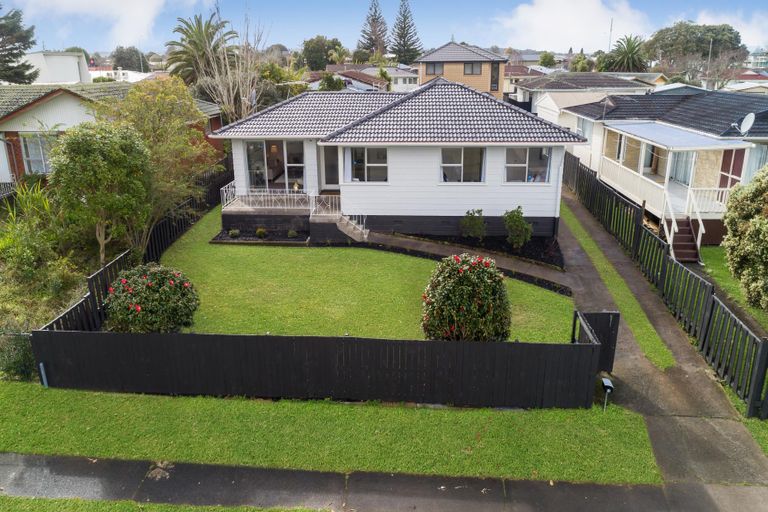 Photo of property in 13 Arnwood Street, Manurewa, Auckland, 2102