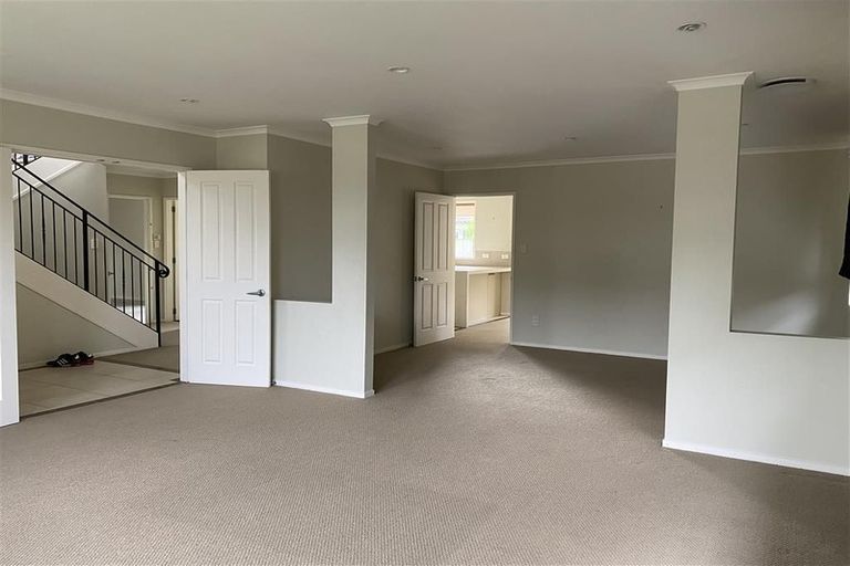 Photo of property in 72 Baverstock Road, Flat Bush, Auckland, 2016