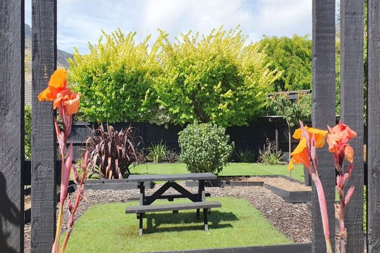 Photo of property in 6 Deavoll Place, Heathcote Valley, Christchurch, 8022