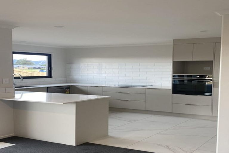 Photo of property in 24 Te Piriti Road, One Tree Point, 0118