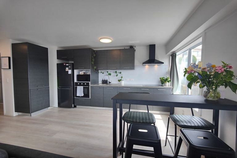 Photo of property in 4/32 Akaroa Drive, Maupuia, Wellington, 6022