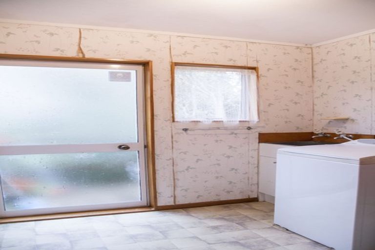 Photo of property in 1/39 Woodcote Drive, Glenfield, Auckland, 0629