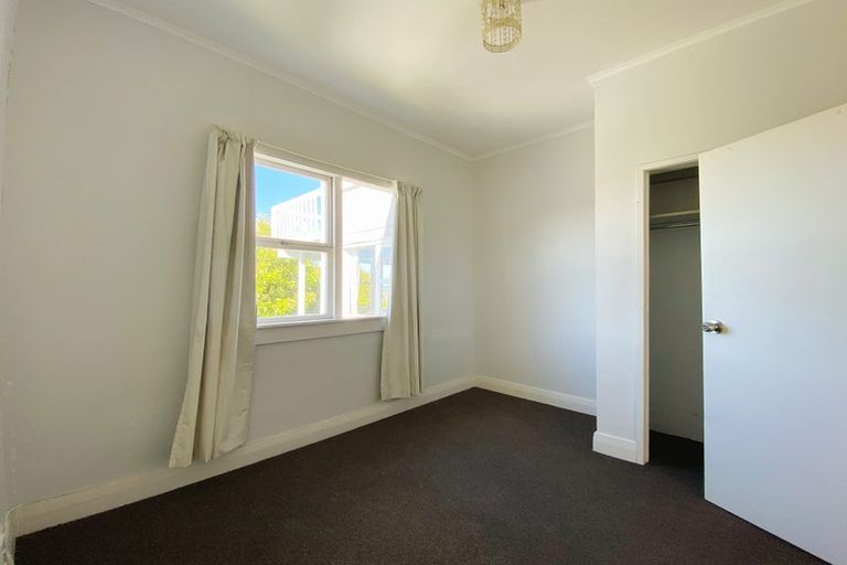 Photo of property in 1/28 Rangitoto Terrace, Milford, Auckland, 0620