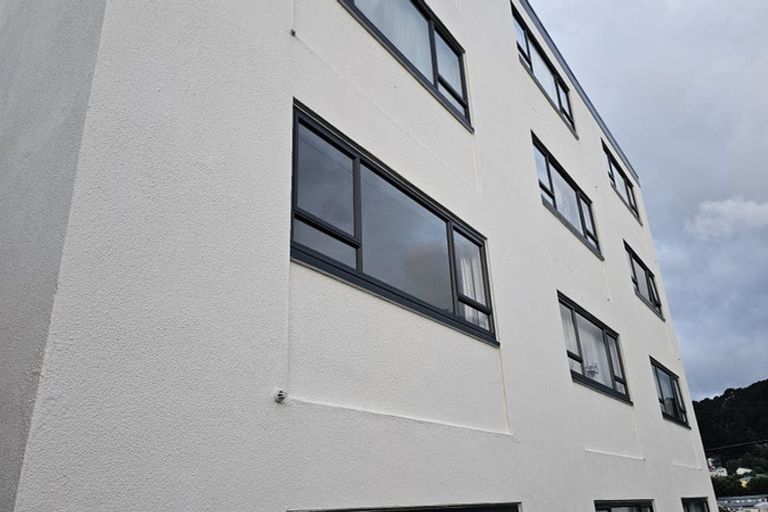 Photo of property in 4/52 Russell Terrace, Berhampore, Wellington, 6023
