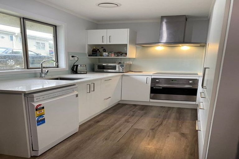 Photo of property in 2/366a Glenfield Road, Glenfield, Auckland, 0629