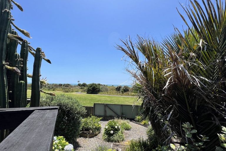 Photo of property in 6 Battiscombe Terrace, Waitara, 4320
