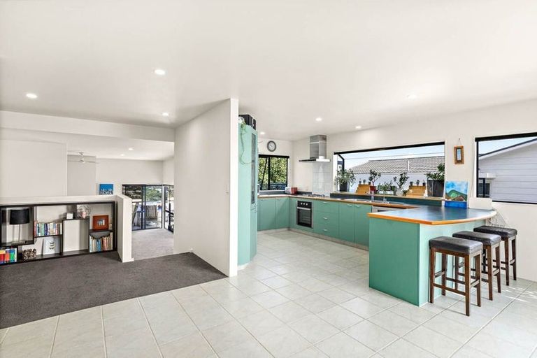 Photo of property in 62 Stanmore Bay Road, Stanmore Bay, Whangaparaoa, 0932