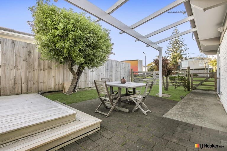 Photo of property in 18 Waterlea Avenue, Mangere Bridge, Auckland, 2022