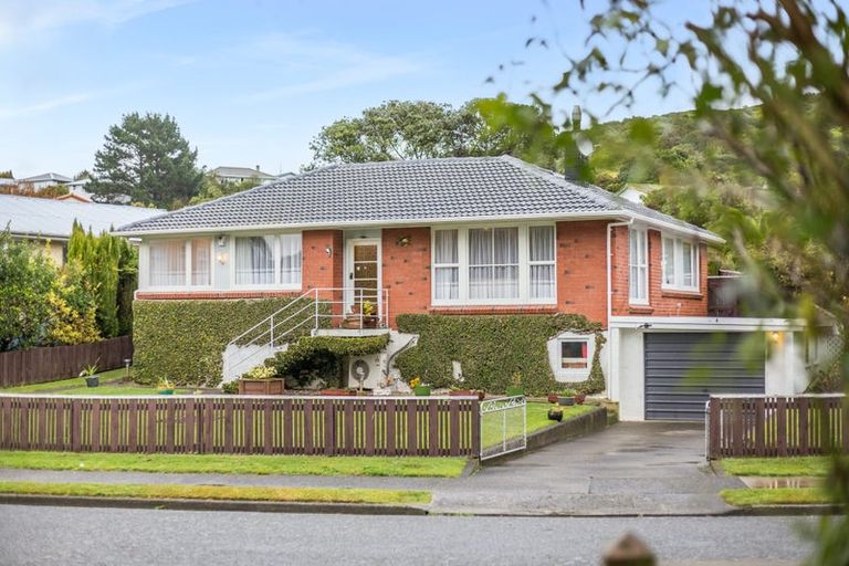 Photo of property in 87 Rangituhi Crescent, Takapuwahia, Porirua, 5022