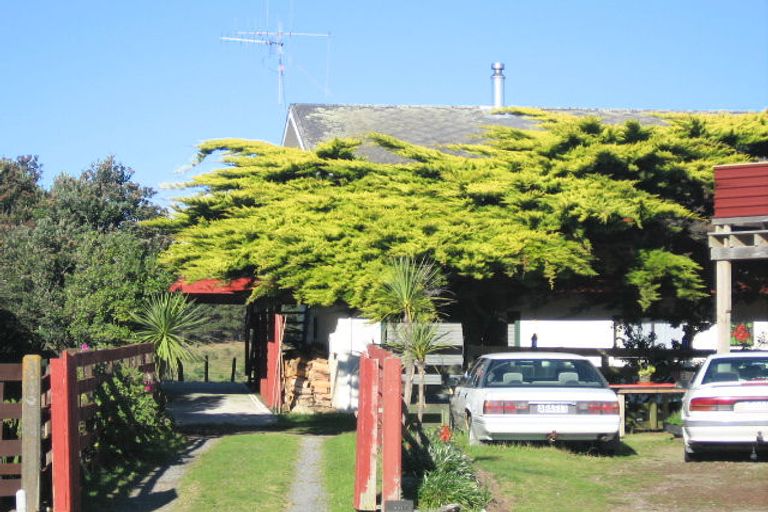 Photo of property in 19 Colenso Place, Otaki Beach, Otaki, 5512