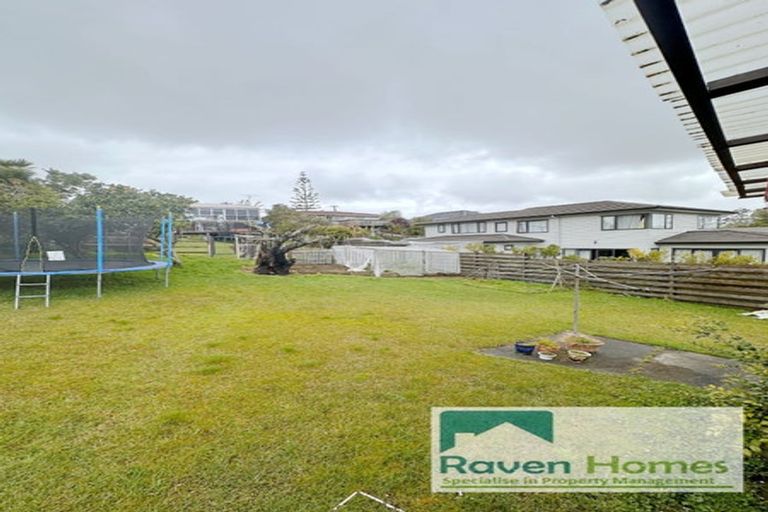 Photo of property in 1/16 Merton Avenue, Glenfield, Auckland, 0627