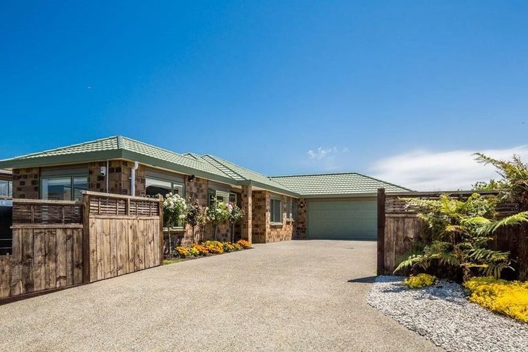 Photo of property in 37 Saint Ives Drive, Camborne, Porirua, 5026