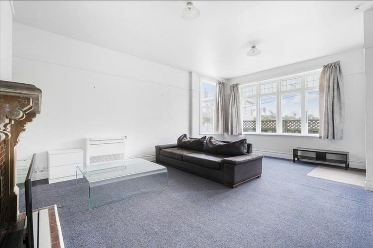 Photo of property in 54 Roxburgh Street, Mount Victoria, Wellington, 6011