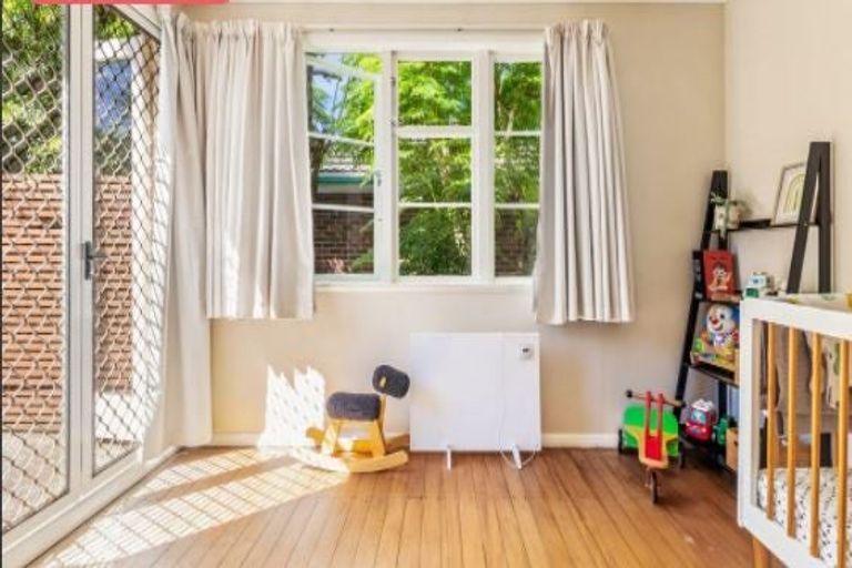 Photo of property in 76 Titirangi Road, New Lynn, Auckland, 0600