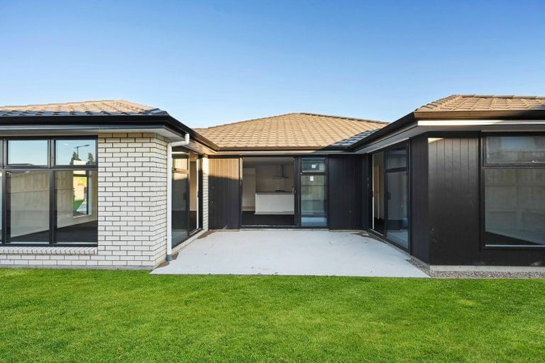 Photo of property in 56 Waruhia Crescent, Rototuna North, 3281