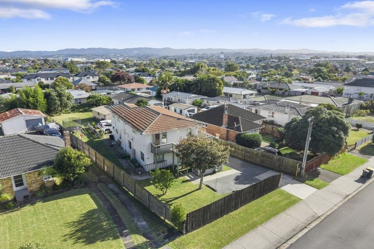 Photo of property in 32 Strid Road, Te Atatu South, Auckland, 0610