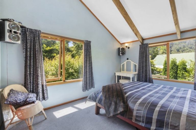 Photo of property in 5 Dalton Grove, Stokes Valley, Lower Hutt, 5019