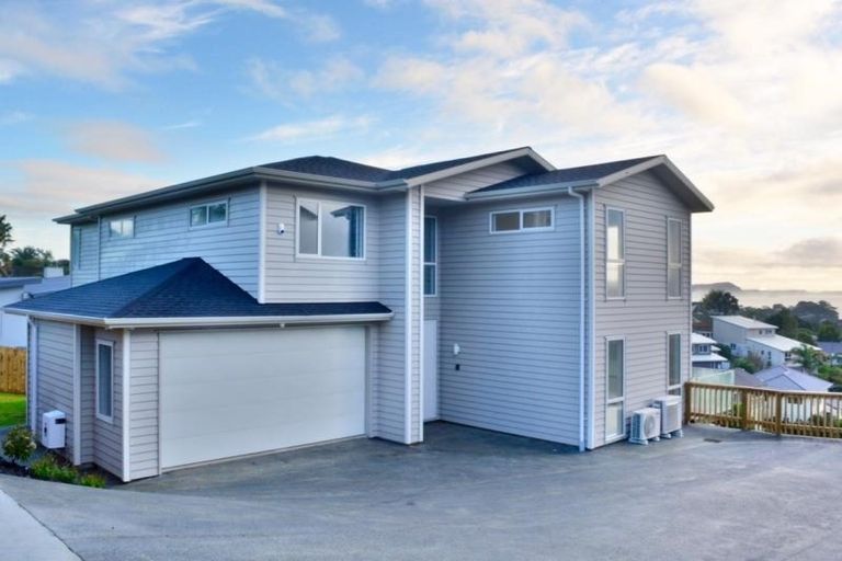 Photo of property in 188 Whangaparaoa Road, Red Beach, 0932