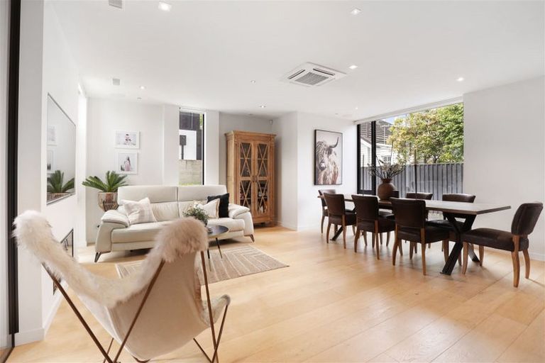 Photo of property in 18 Roa Road, Fendalton, Christchurch, 8041