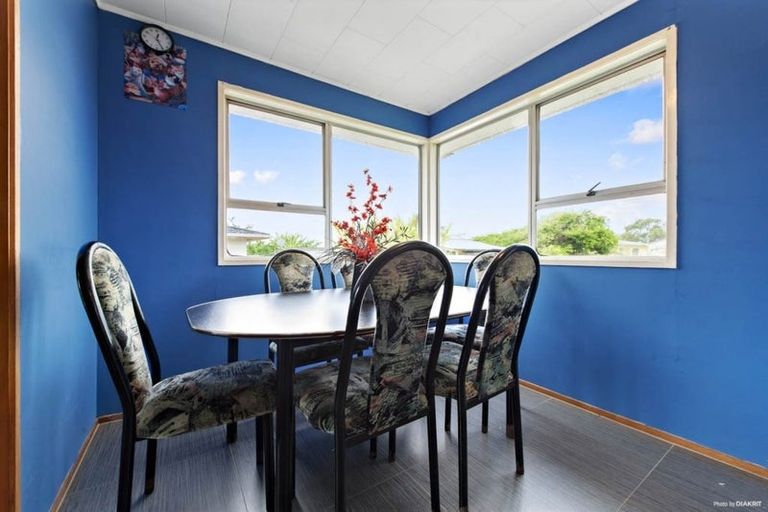 Photo of property in 51 Sikkim Crescent, Clover Park, Auckland, 2019